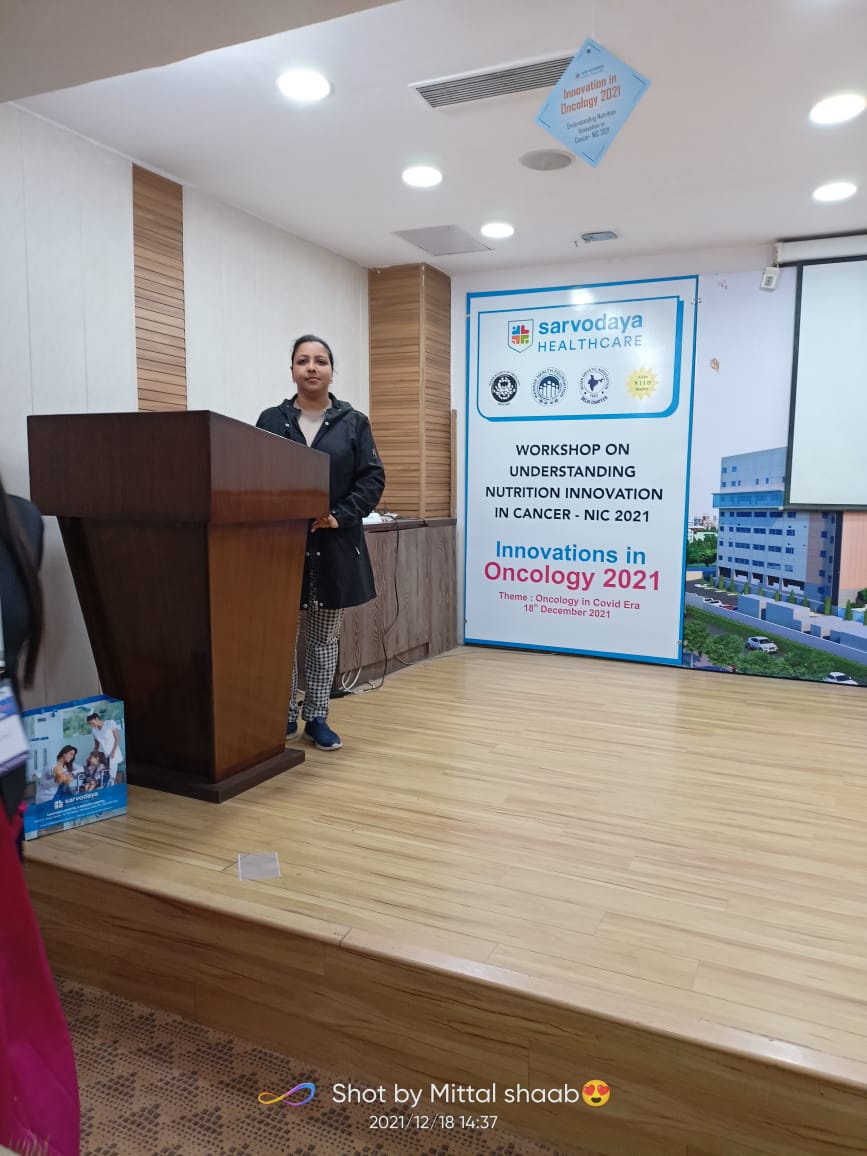 Dietitian Priyanka Jaiswal speaking at Sarvodaya Hospital's Workshop on Understanding Nutrition Innovation in Cancer (NIC 2021) on managing nutrition for cancer patients during the Oncology Covid Era.